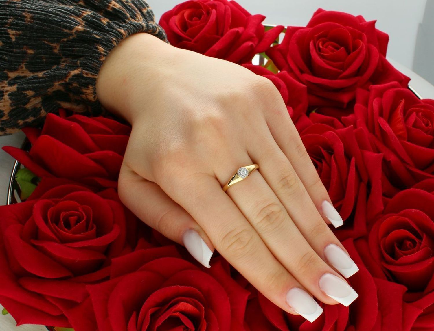 Złoty pierścionek damski 585 Blask diamentów.jpg